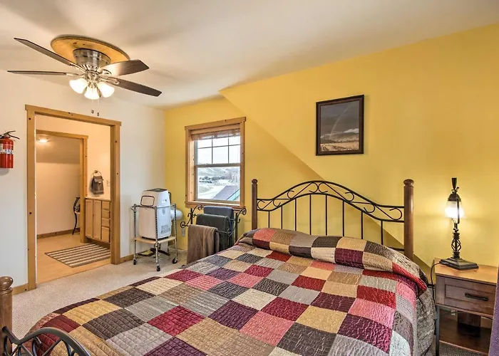 Inviting Townhome: 30 Mi To Yellowstone Np!